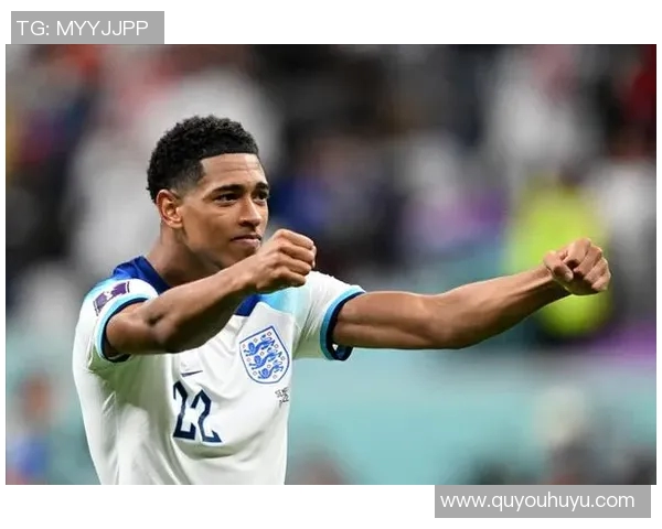 足球明星身着白袍展现优雅风采的精彩瞬间合集