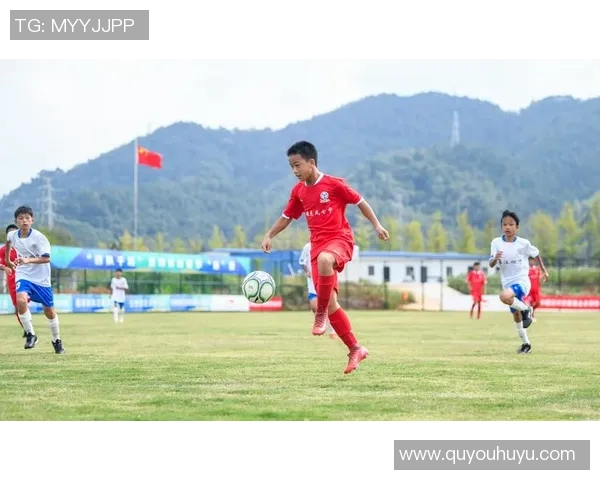 追逐足球明星的梦想与热情在绿茵场上的闪耀时刻 追逐足球明星的梦想与热情在绿茵场上的闪耀时刻