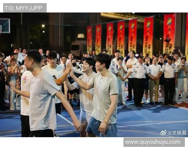 热爱游泳与篮球的明星们展现运动魅力与风采